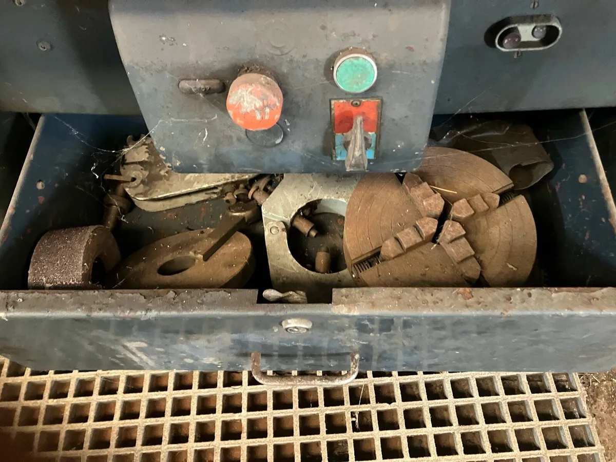 An Engineers lathe - Image 2