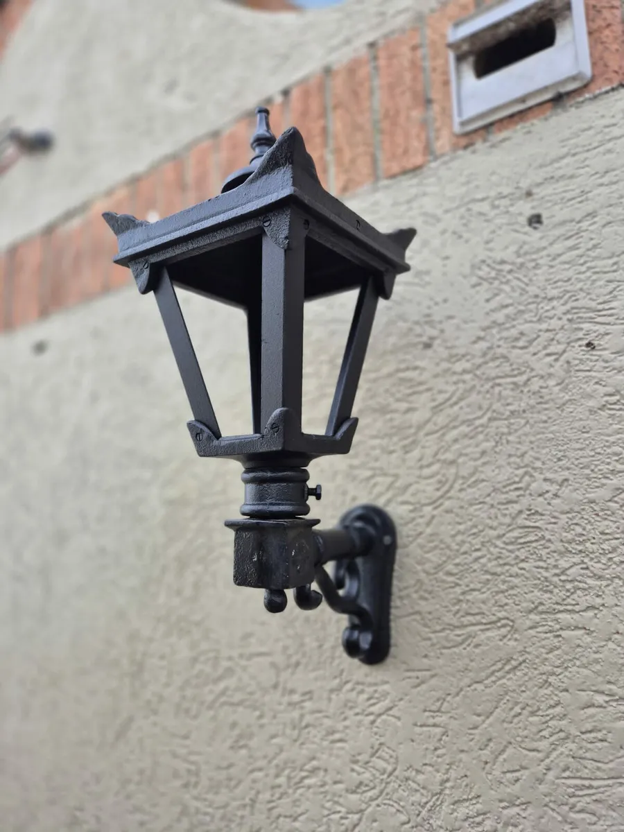 Cast iron lights - Image 1