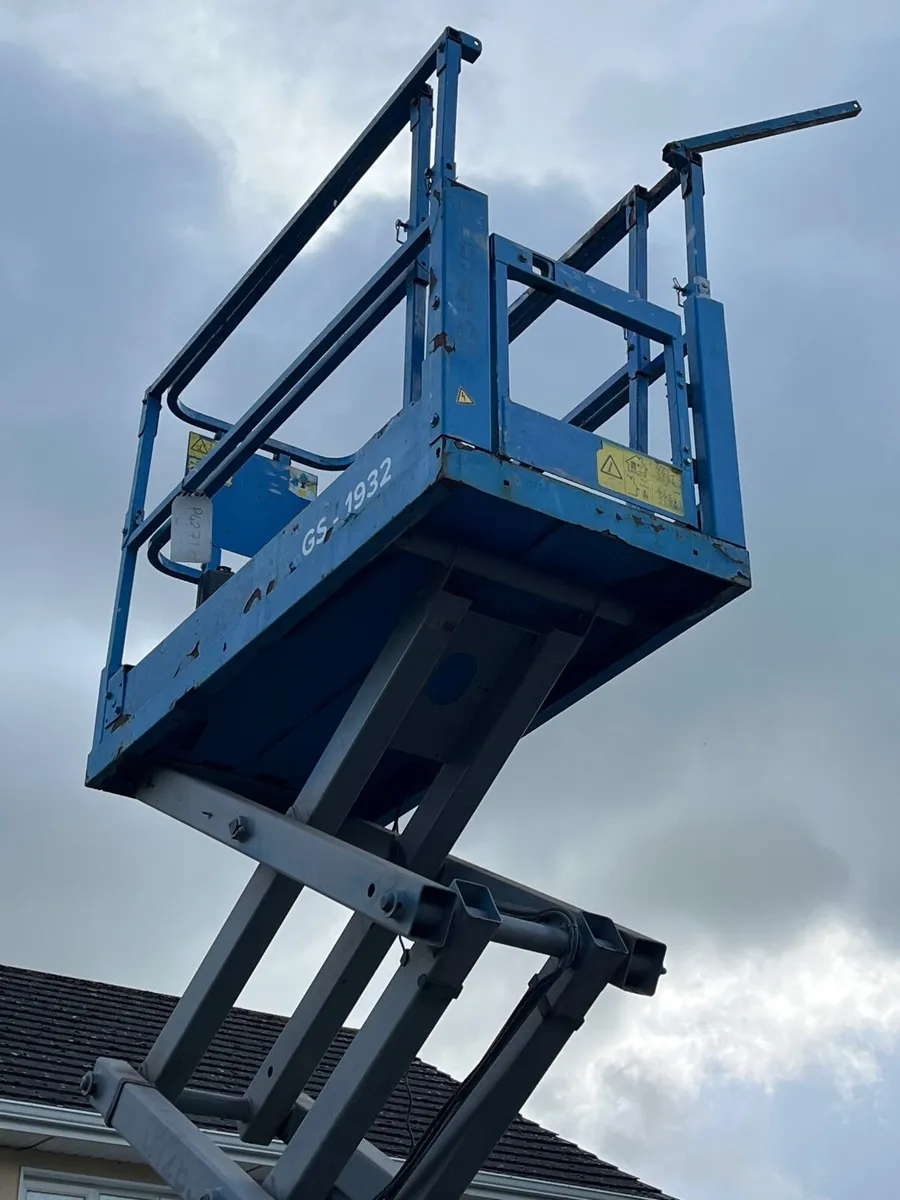 2014 Genie GS-1932 Scissors Lift - Image 1