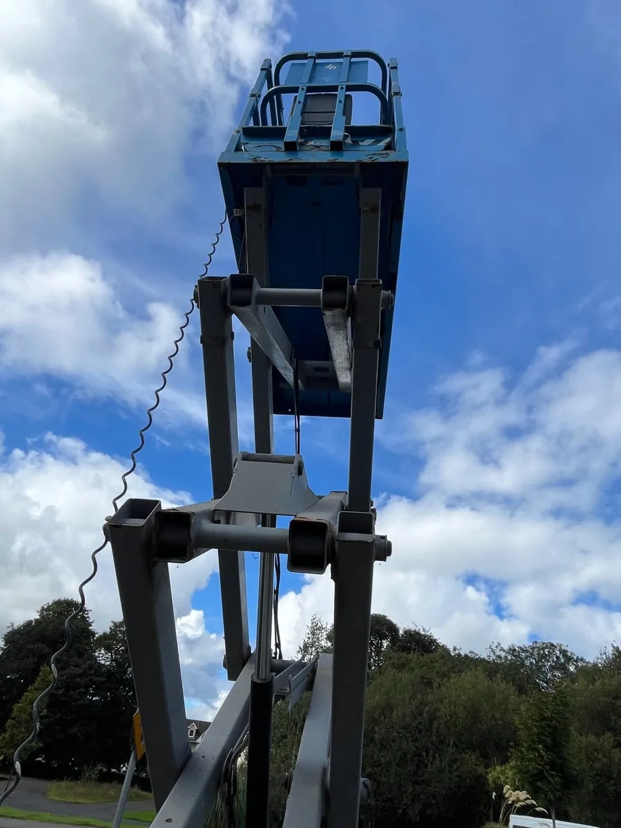2014 Genie GS-1932 Scissors Lift - Image 3