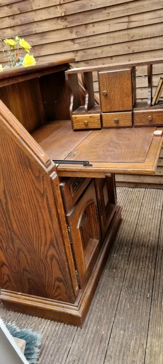 VINTAGE OAK  BURO  CABINET AND 4ft QA LEG DISPLAY - Image 3