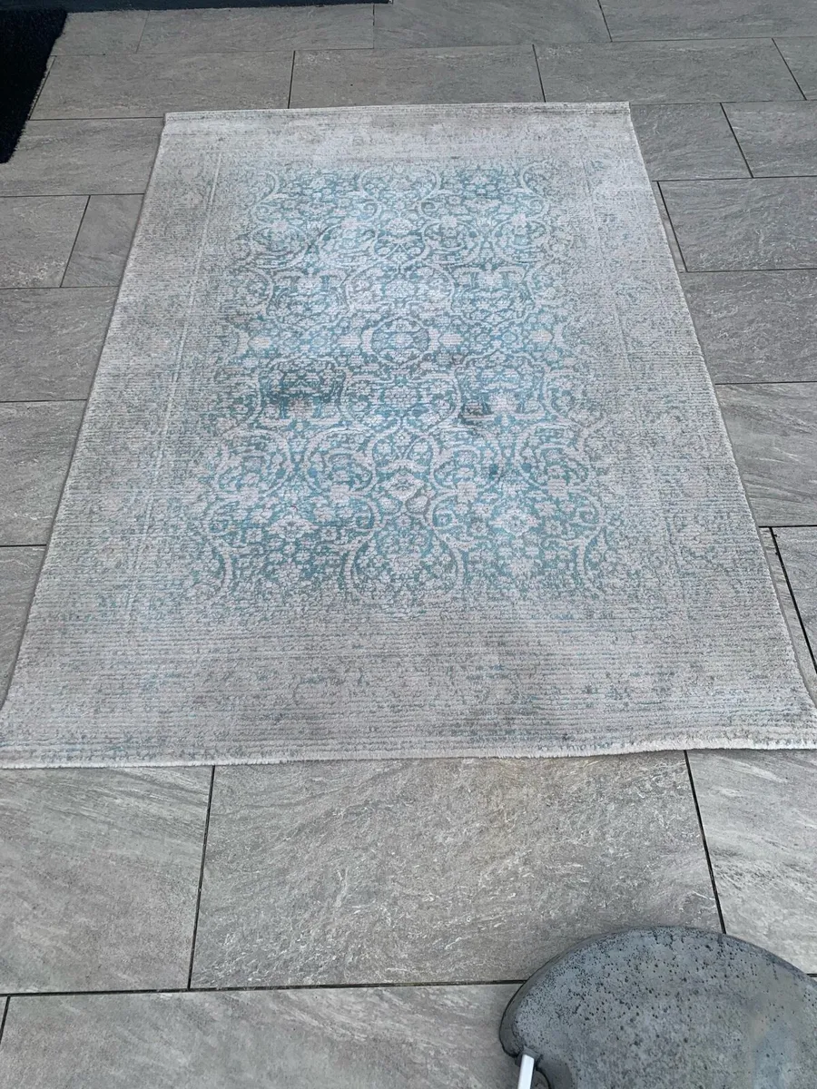 Rug 8x5 feet - Image 1