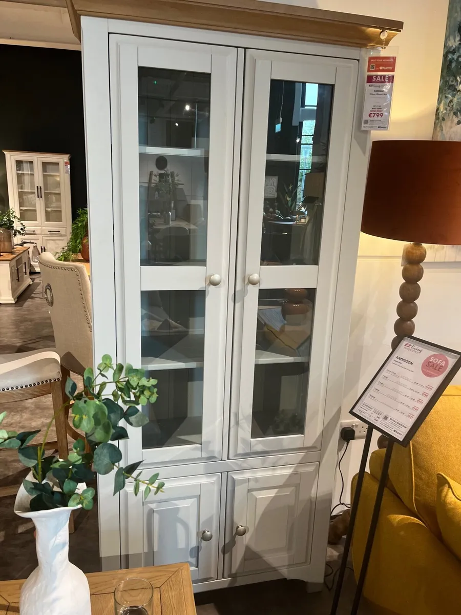 Cabinet with inbuilt lights - Image 3