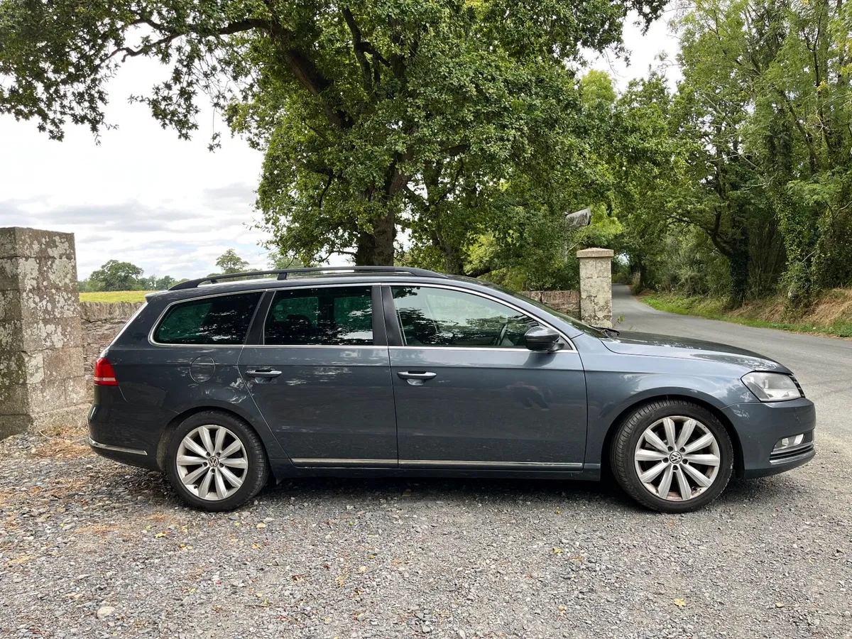 Volkswagen Passat 2013 - Image 2