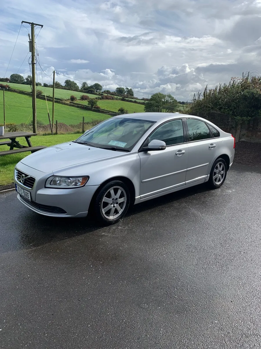 Volvo S40 2011 - Image 1