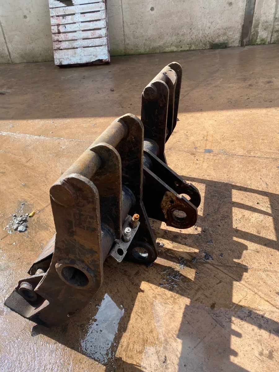 JCB EURO HEADSTOCKS - Image 3