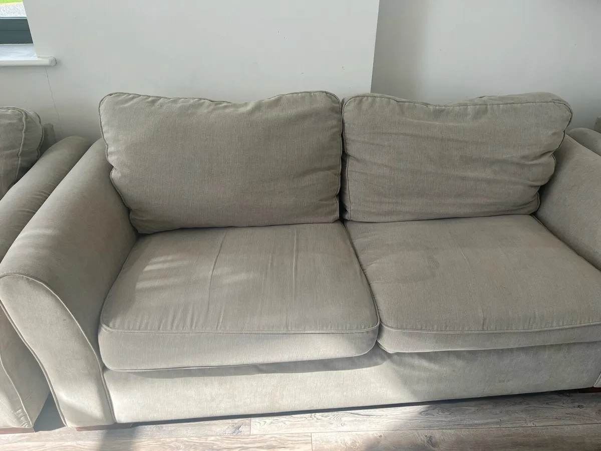 Suite of furniture - Image 2