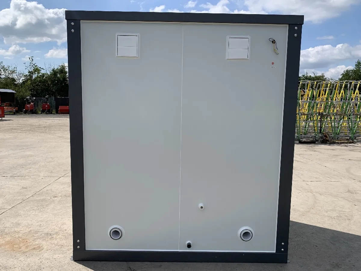 BID ONLINE NOW - UNRESERVED DOUBLE TOILET UNIT - Image 4
