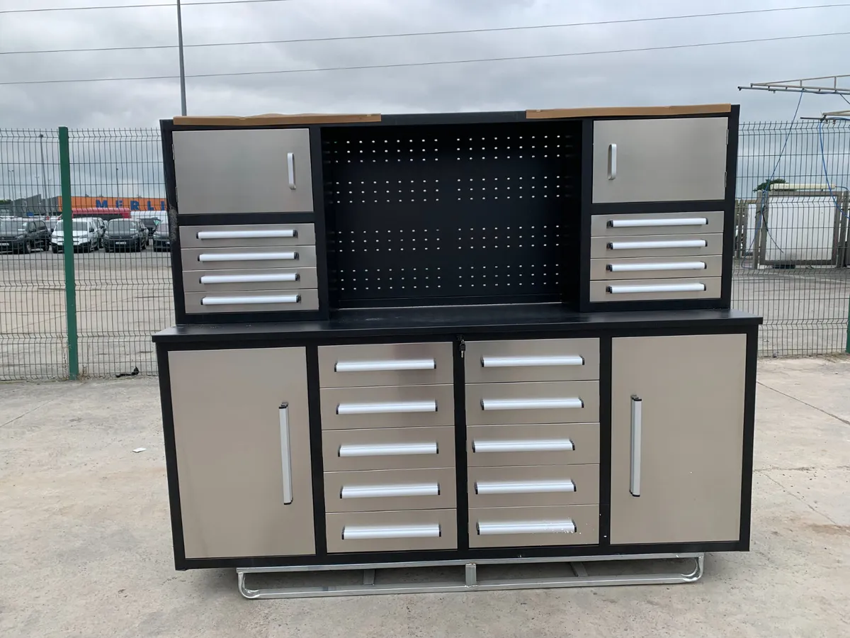 BID ONLINE NOW - UNRESERVED 7FT PORTABLE WORKBENCH - Image 1