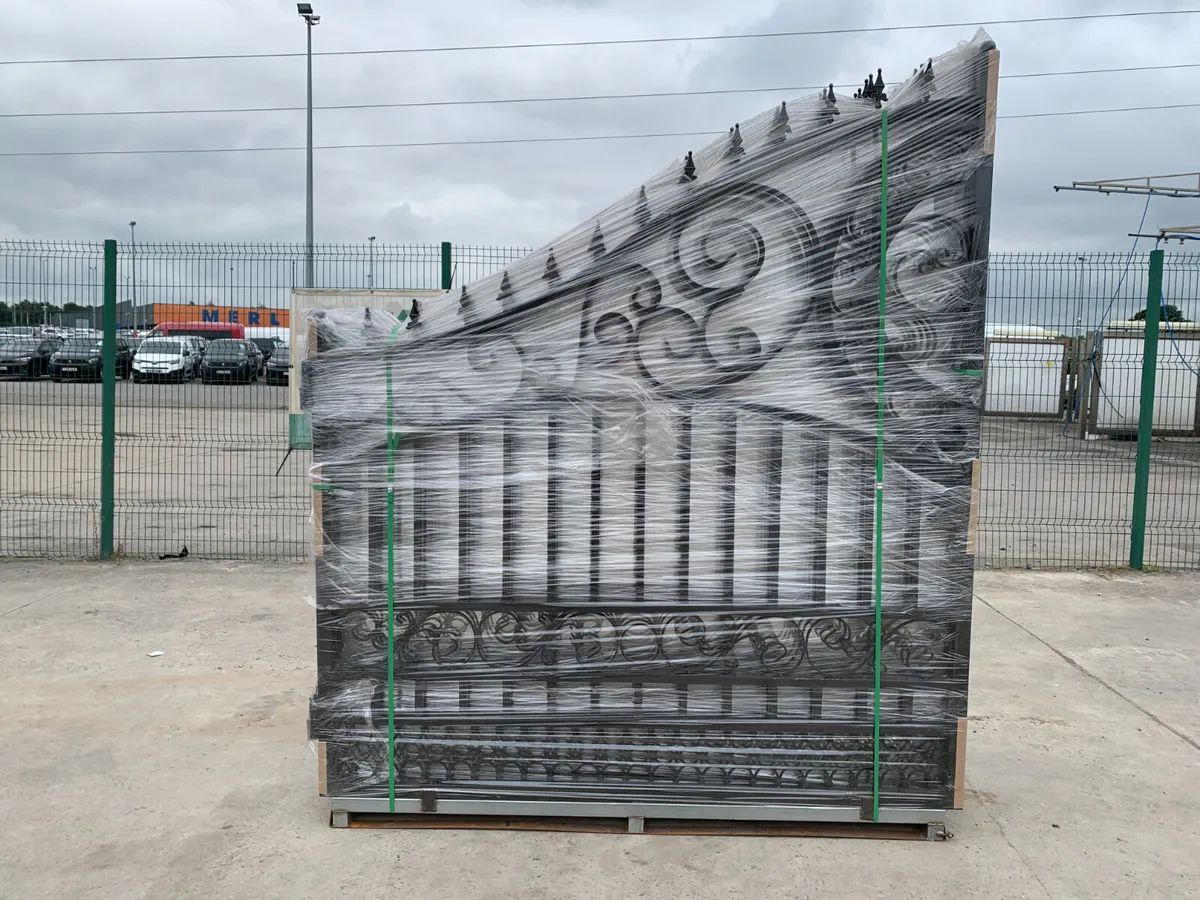BID ONLINE NOW - UNRESERVED 14FT IRON GATES