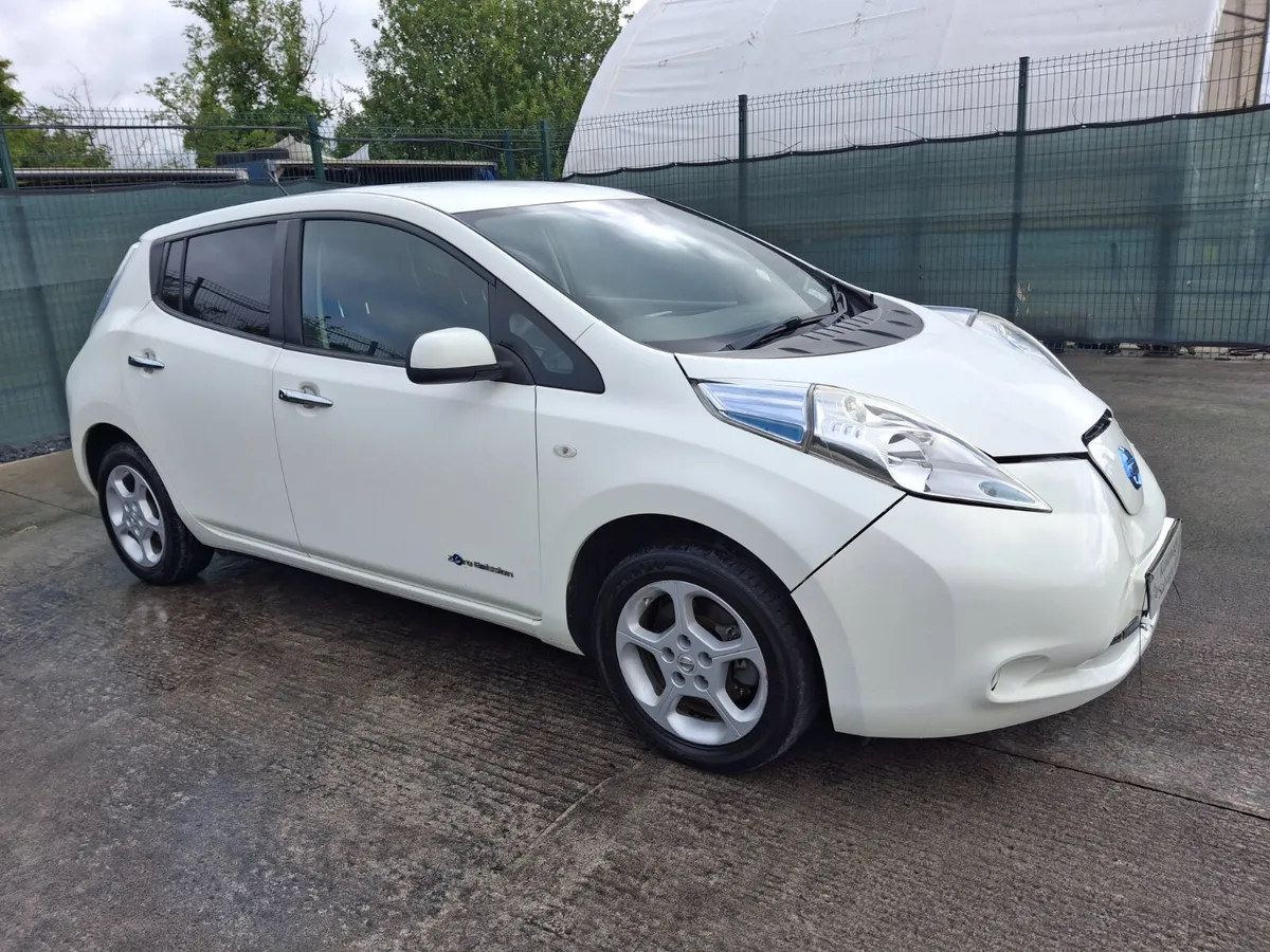 2015 Nissan Leaf  Ev  Automatic.Light Damage - Image 1