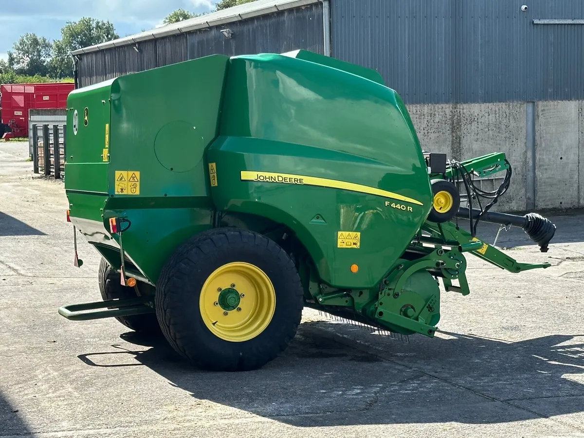JOHN DEERE F440R BALER - Image 2