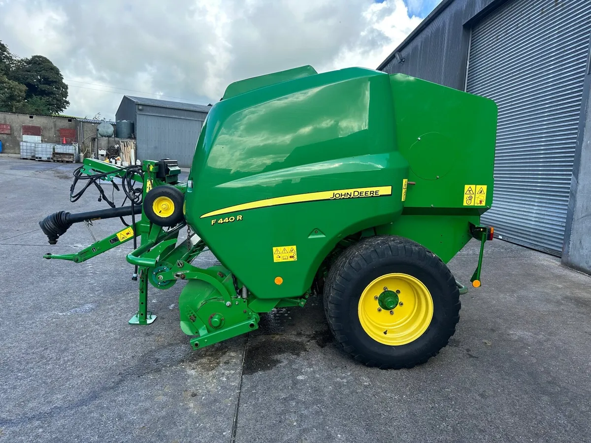 JOHN DEERE F440R BALER - Image 1