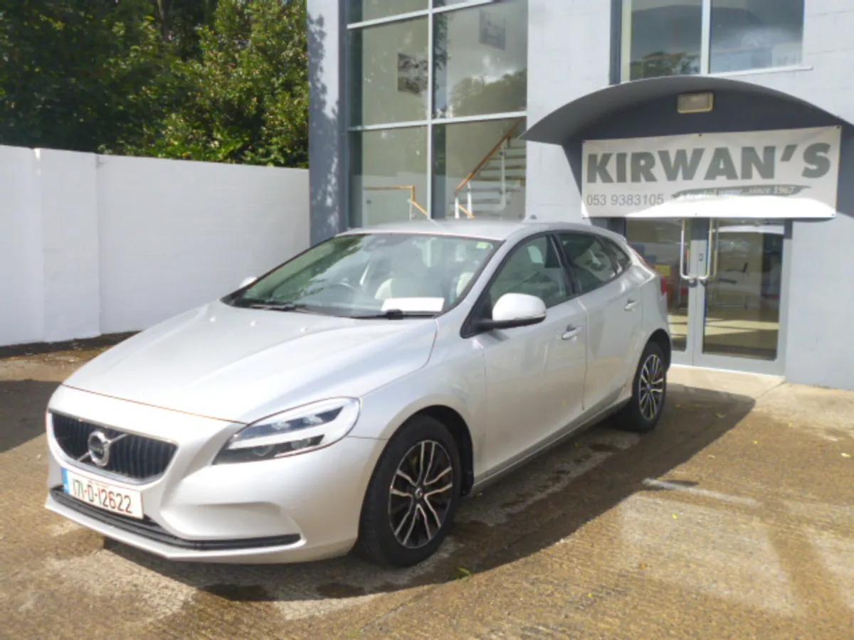 Volvo V40 D2 2.0L Momentum Edition 2017 - Image 3