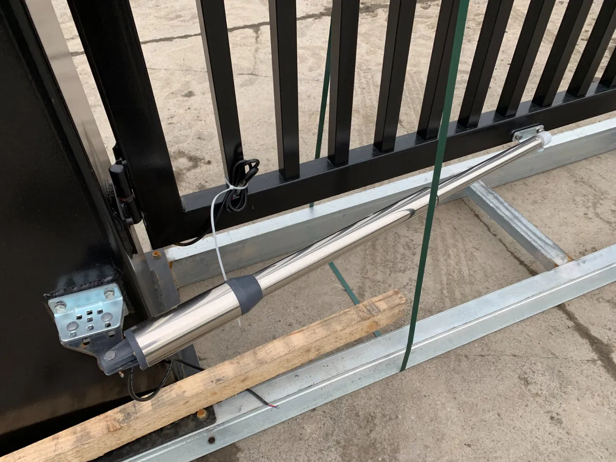 BID ONLINE NOW - 20FT ELECTRIC ENTRANCE GATES - Image 4