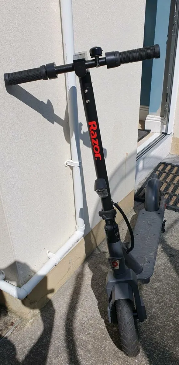 Electric scooter - Image 2