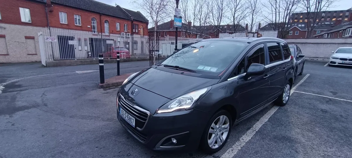 Peugeot 5008 1.6 Diesel LOW MILEAGE - Image 4