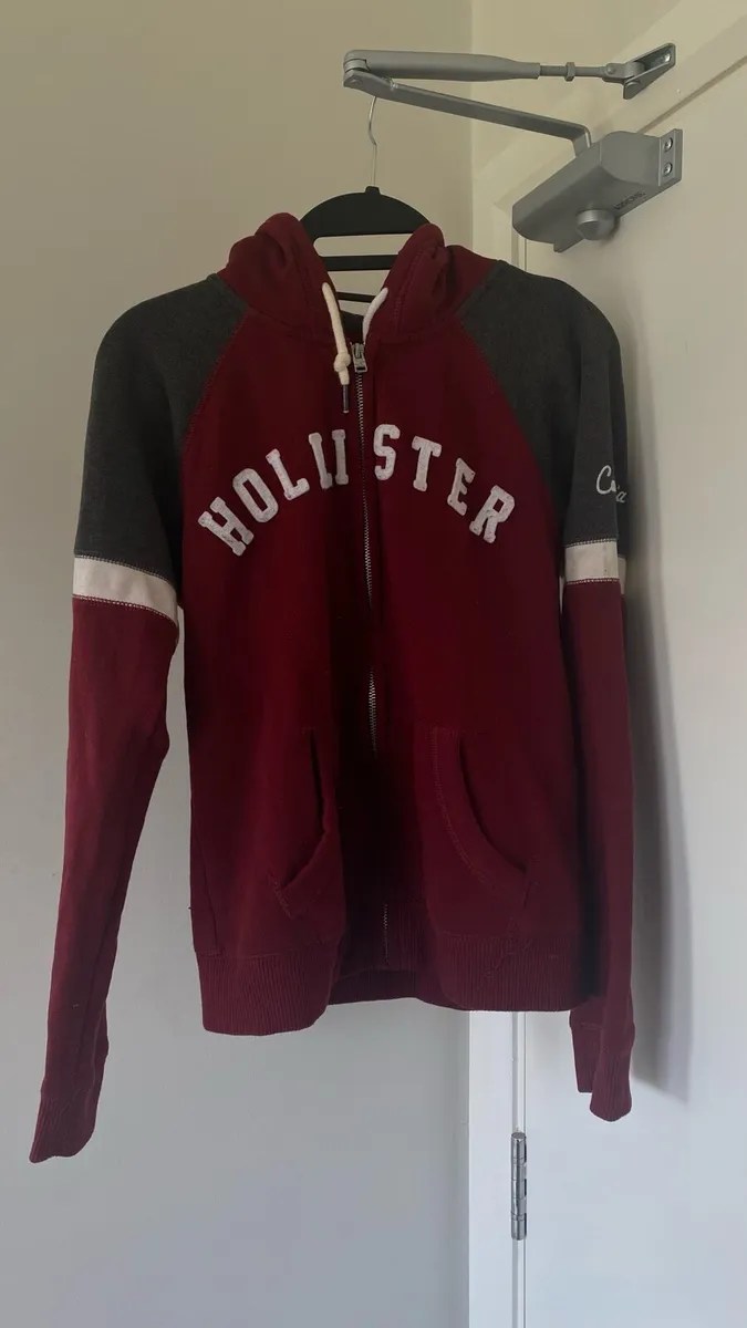 Hollister Burgundy & Grey Zip-Up Hoodie – Size M