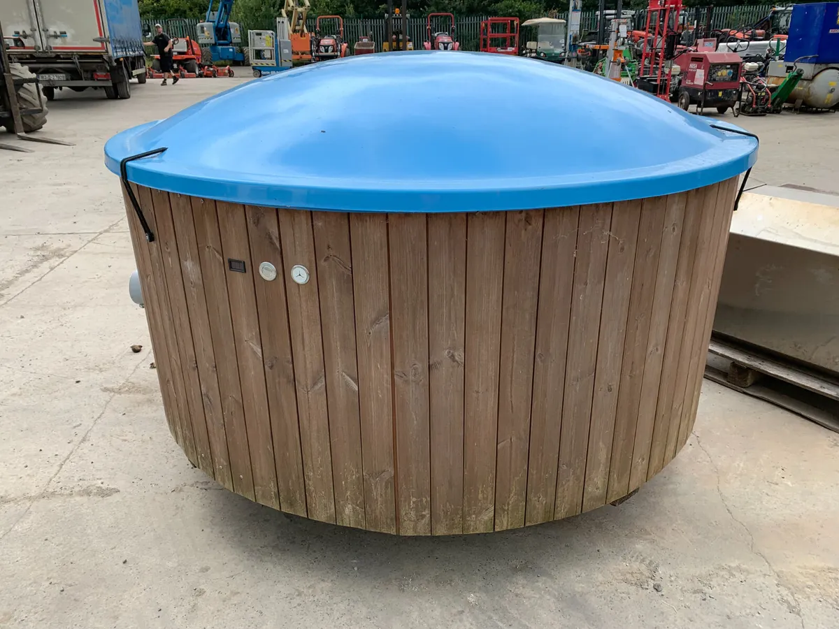 BID ONLINE NOW - UNRESERVED JACUZZI'S FOR AUCTION - Image 3