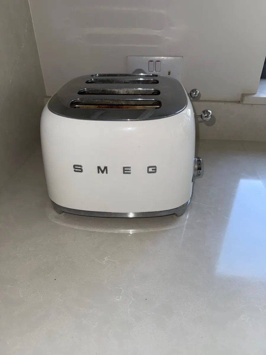 Smeg white toaster - Image 1