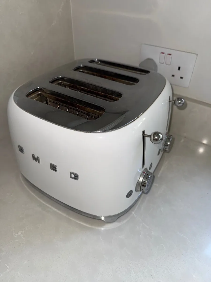 Smeg white toaster - Image 2