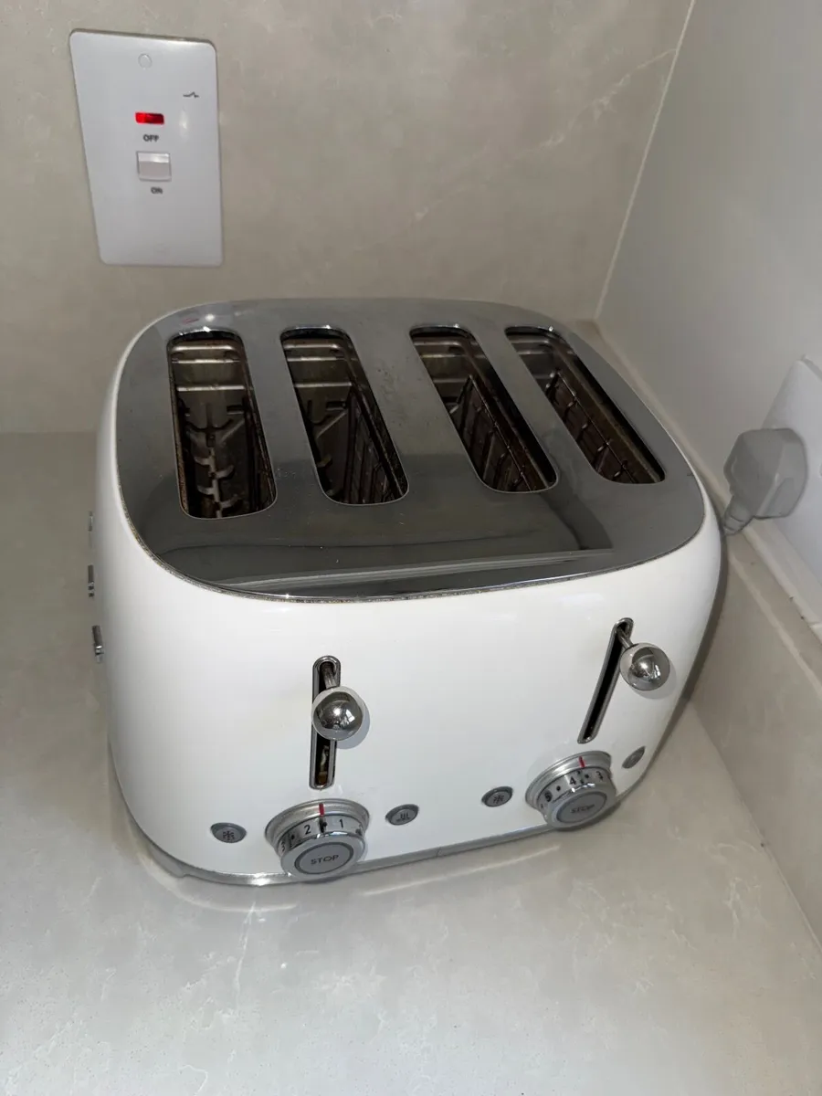 Smeg white toaster - Image 3
