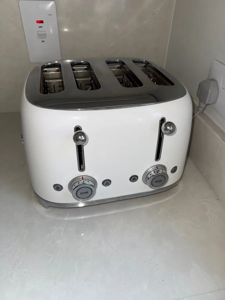 Smeg white toaster - Image 4