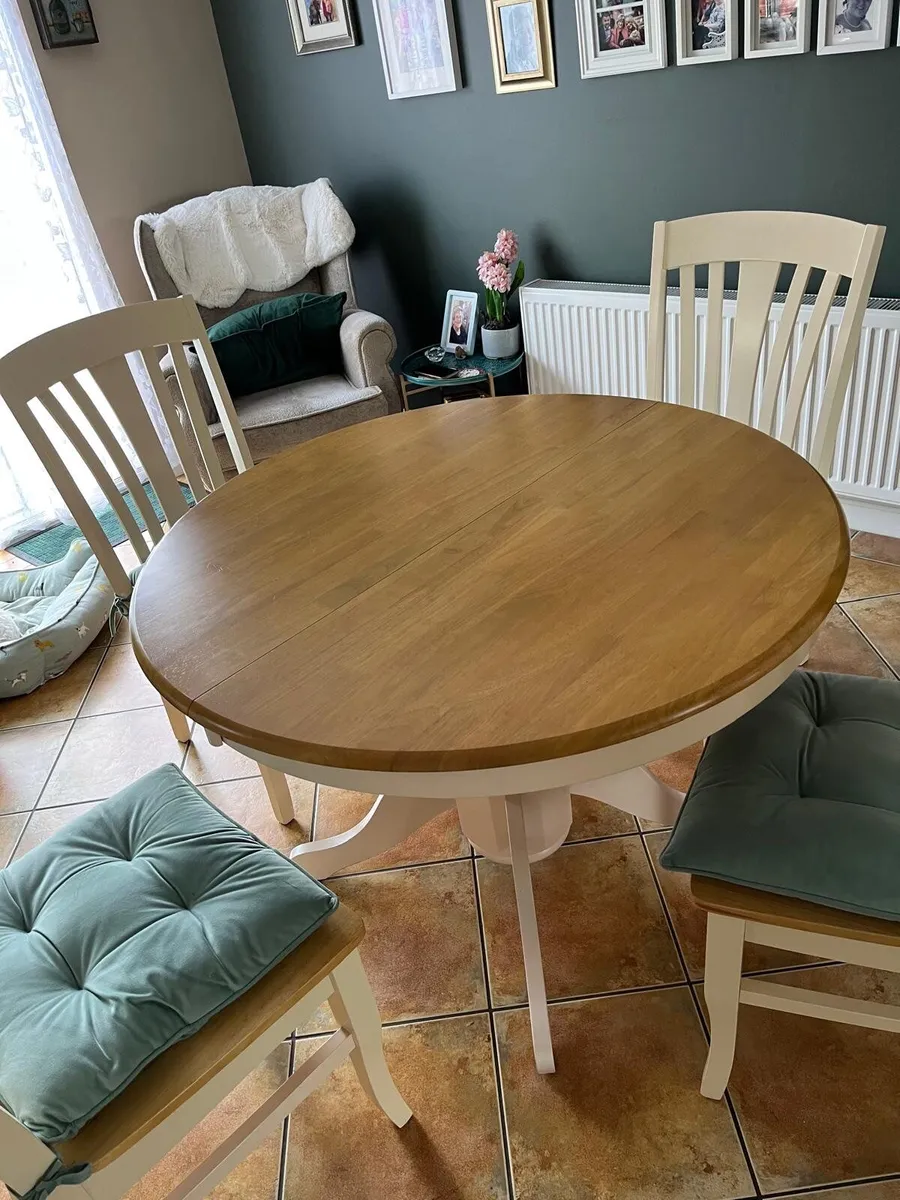 Table & 4 chairs - Image 1