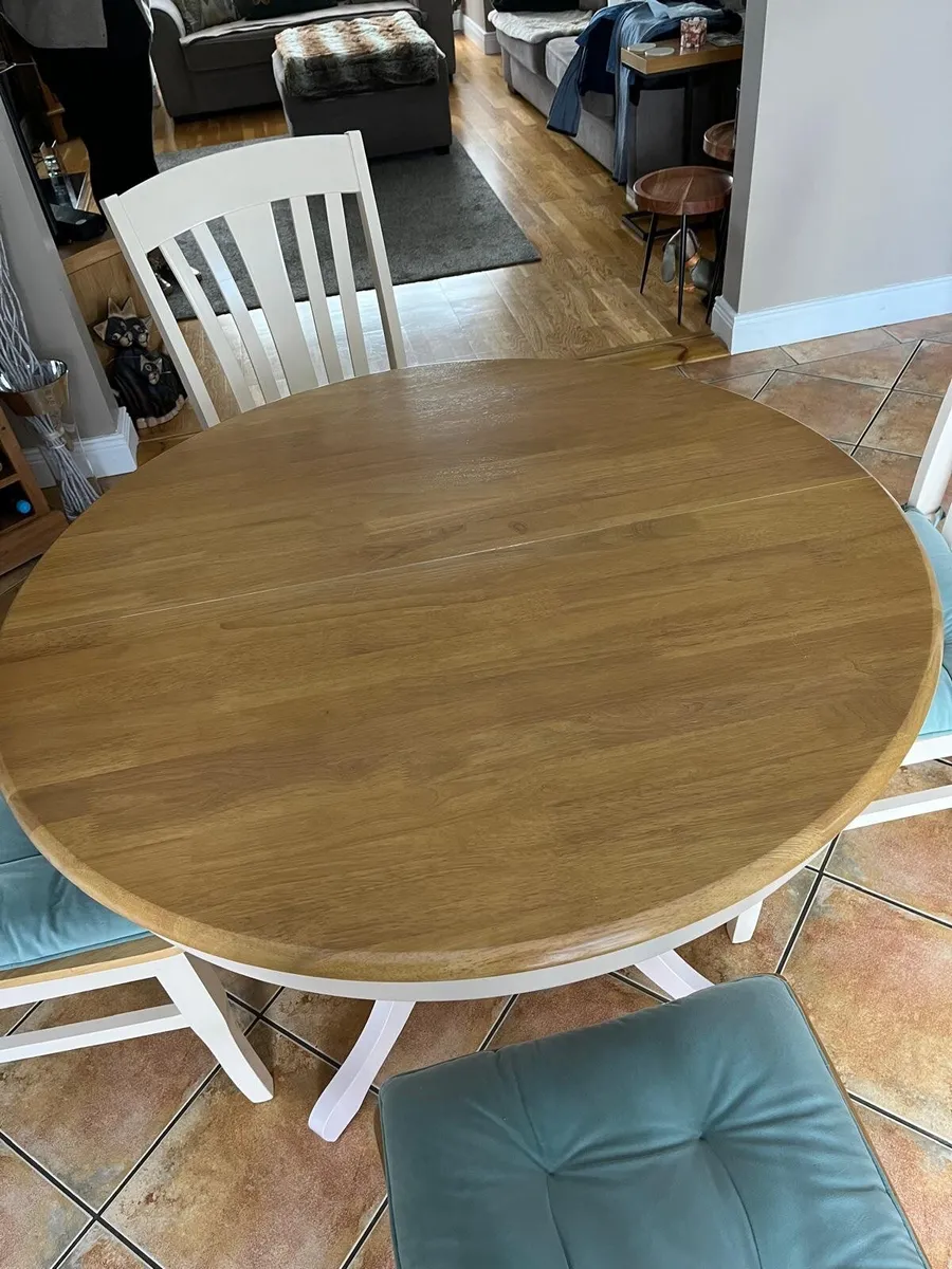 Table & 4 chairs - Image 3