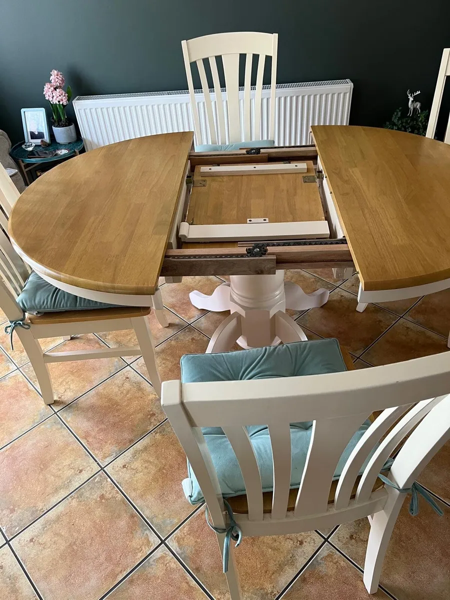 Table & 4 chairs - Image 4