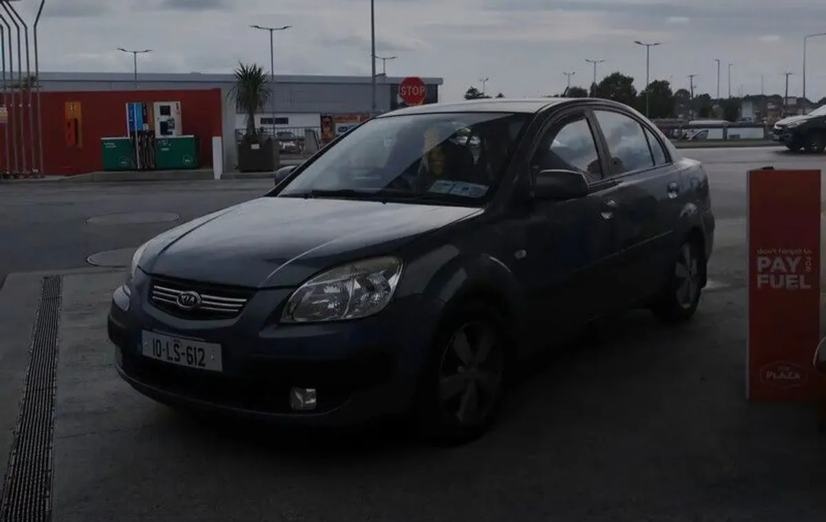 2010 Kia Rio - Image 1
