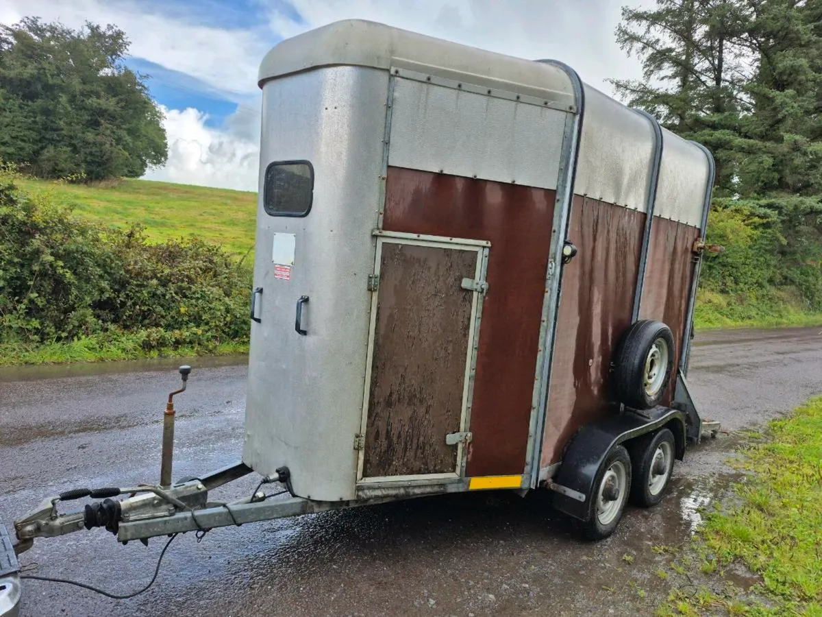 Horse box - Image 1