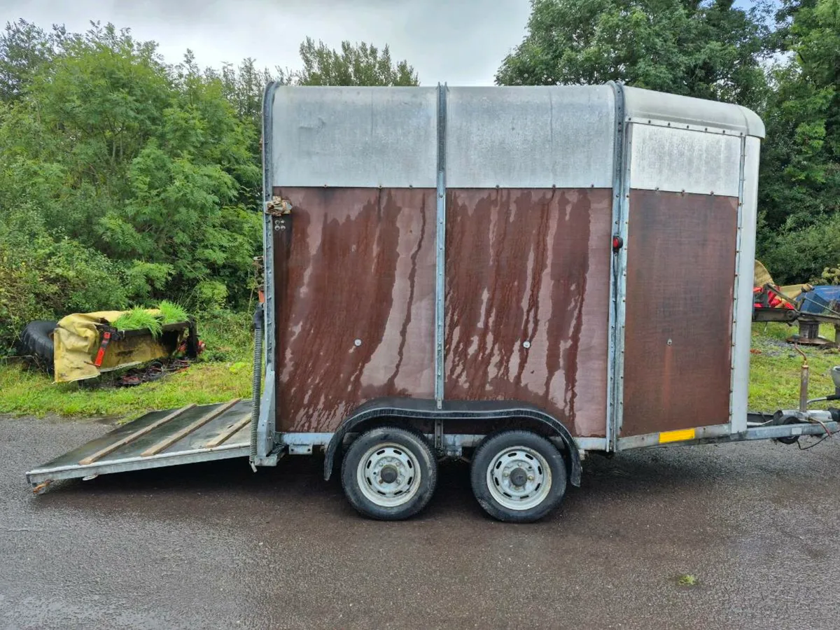 Horse box - Image 2