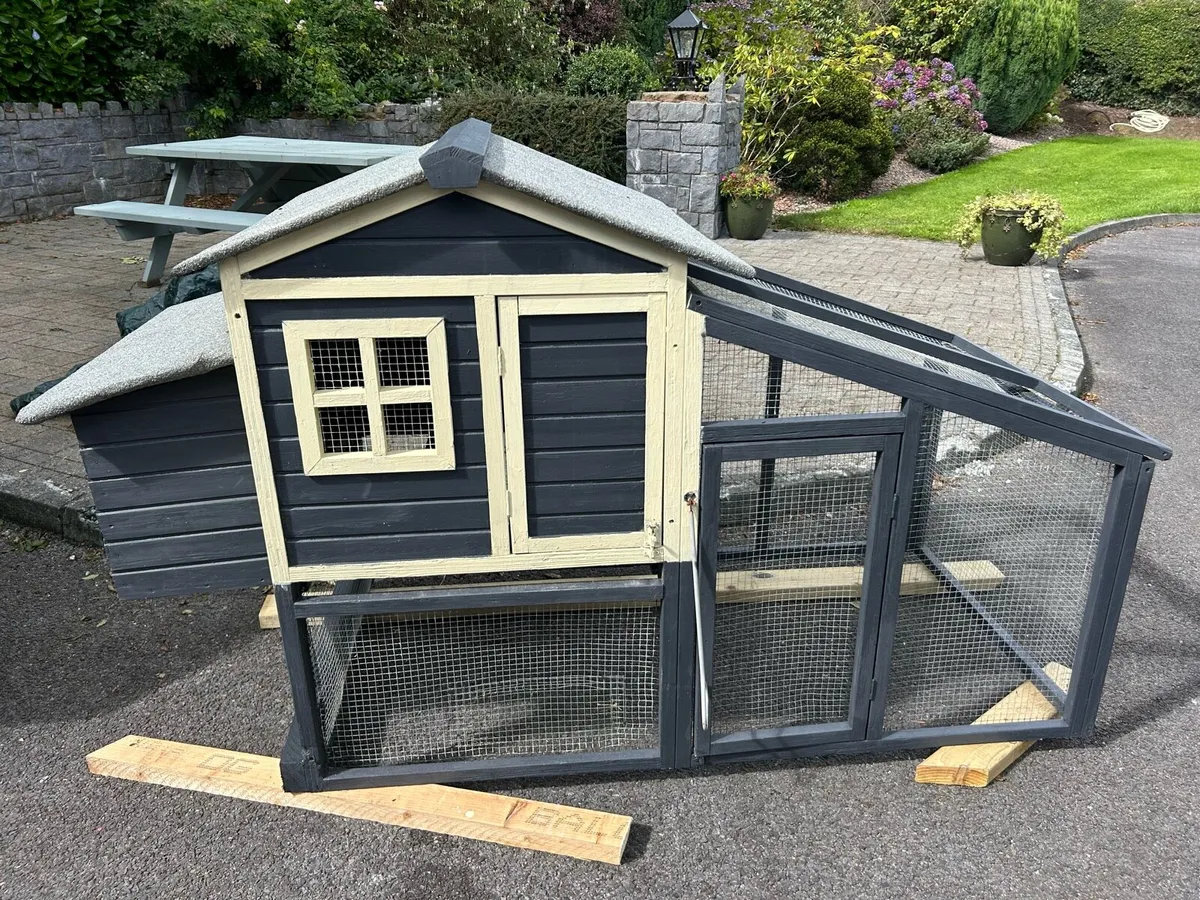 Hen house - Image 1