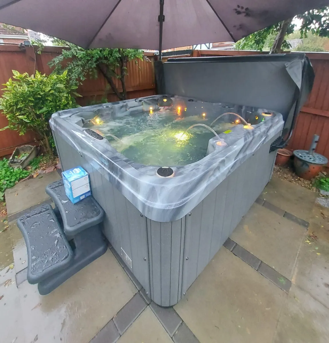 Save £3500 - 7 Person Venice Hot Tub 32amp - Image 3