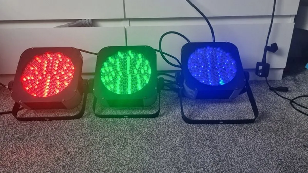 Full Lighting Rig (spotlight, 3 floor lights, 2 par cans) - Image 2