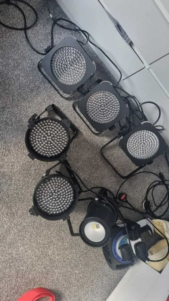 Full Lighting Rig (spotlight, 3 floor lights, 2 par cans) - Image 3
