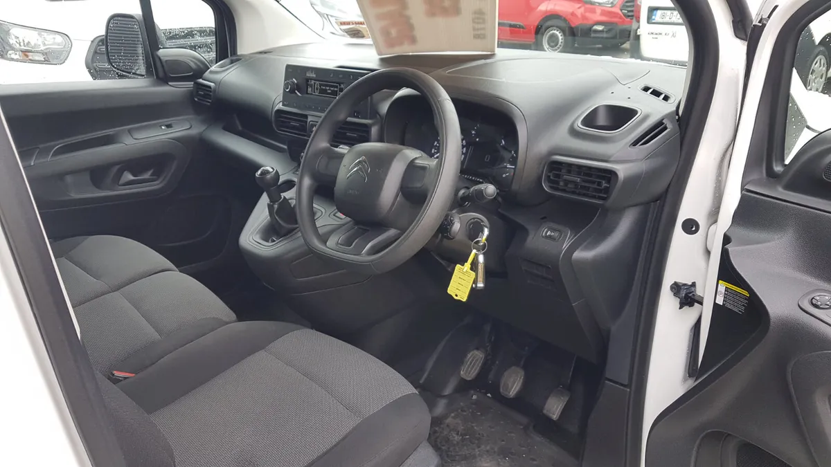 Citroen Berlingo 202D HI SPECK LOW KM VAT INVOICE - Image 4