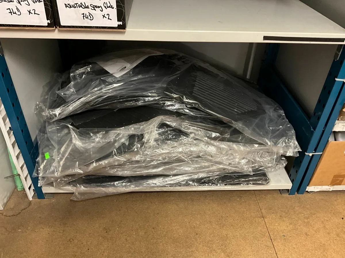 Online Auction Of A Selection Of Vehicle Mats - Image 2