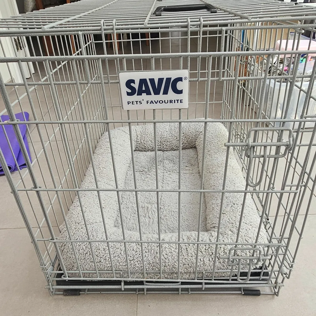 Savic Medium Dog Crate with cushion - Image 1
