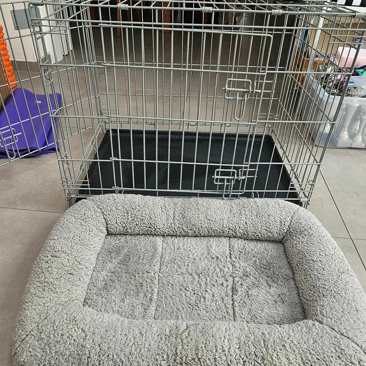 Savic Medium Dog Crate with cushion - Image 2