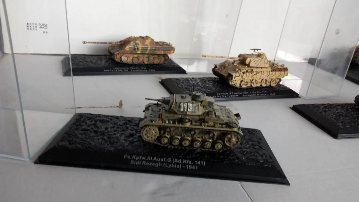 World War Two diecast military models job lot - Image 3
