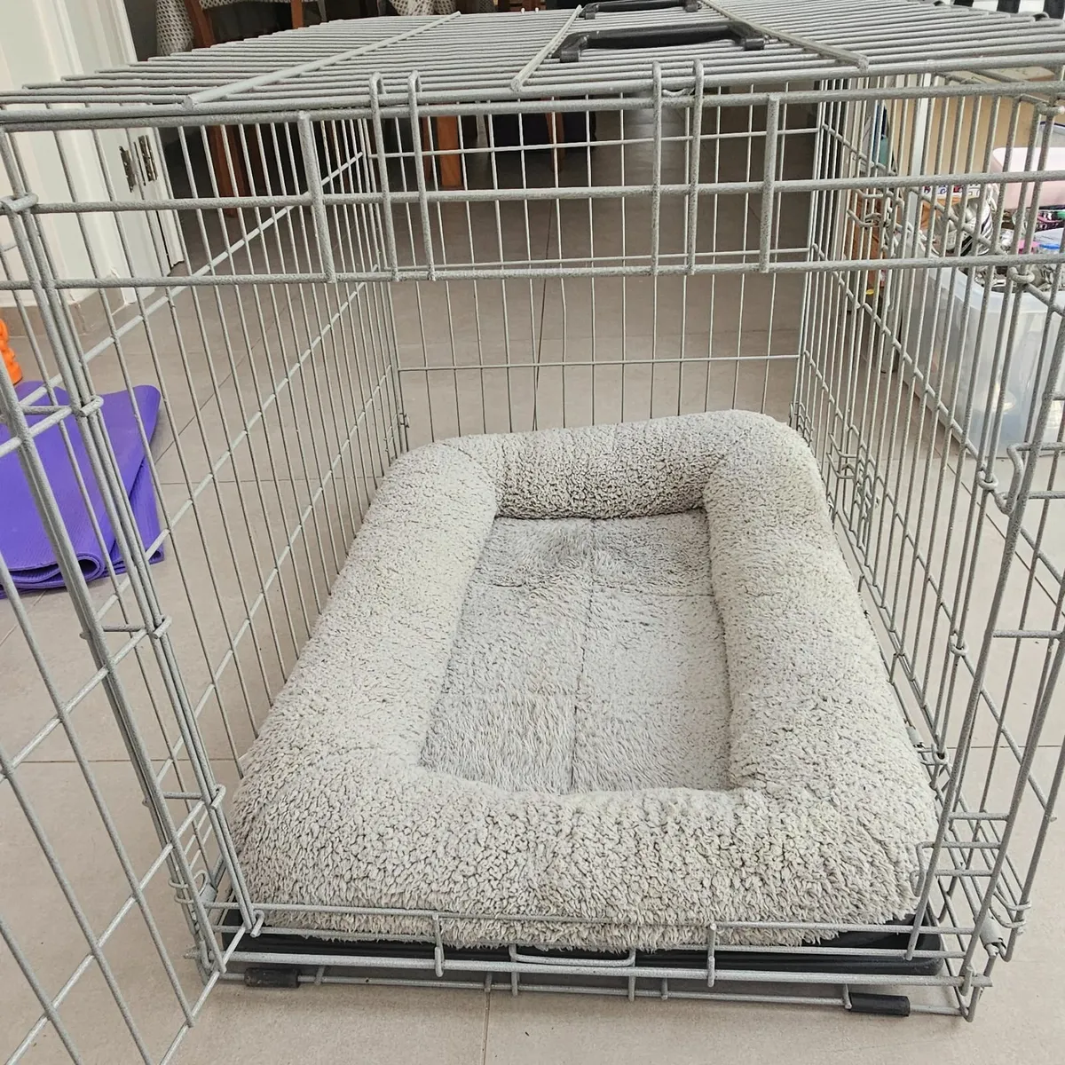 Savic Medium Dog Crate with cushion - Image 3