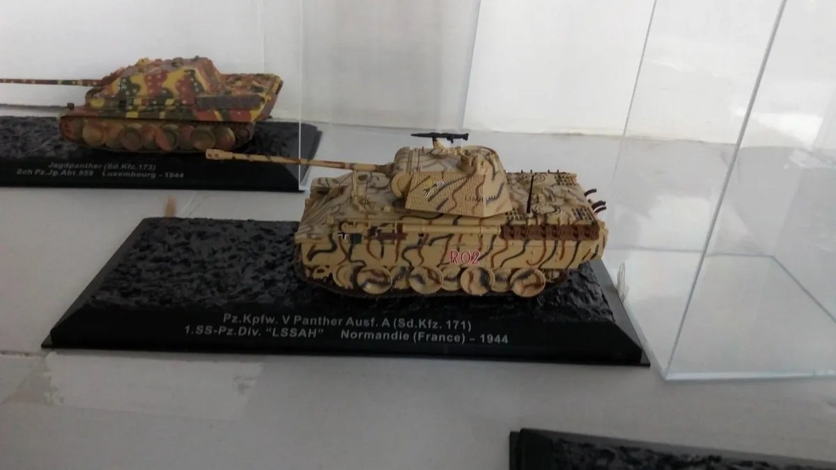 World War Two diecast military models job lot - Image 4
