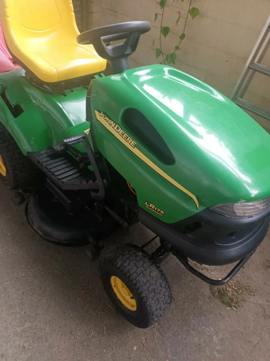 John Deere ride on lawnmower - Image 1