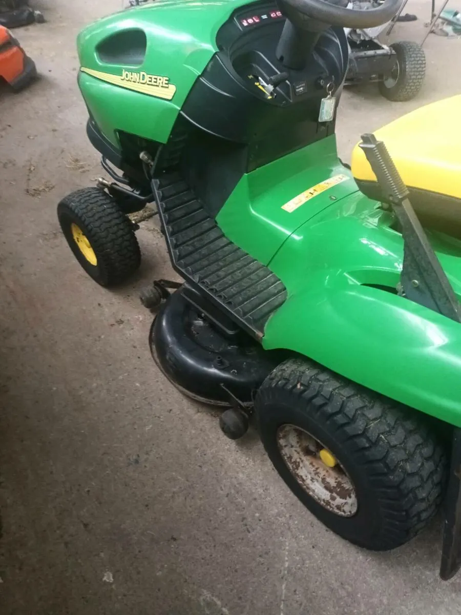 John Deere ride on lawnmower - Image 4
