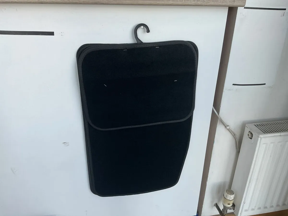 Online Auction Of A Set Of Car Mats & More!