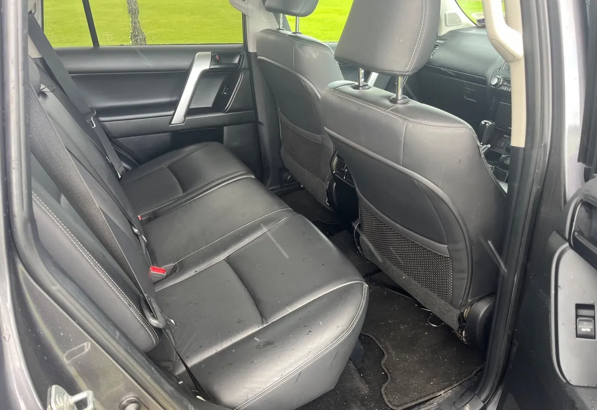 Toyota Land Cruiser Business AUTO - Image 3