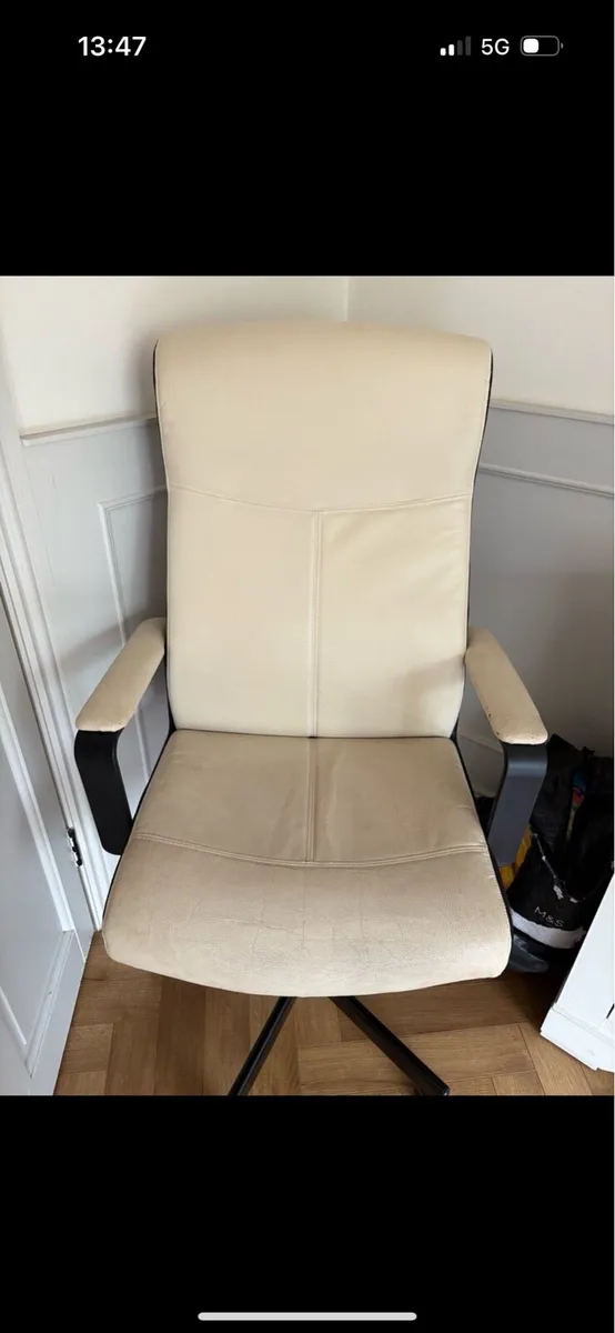 Desk chair