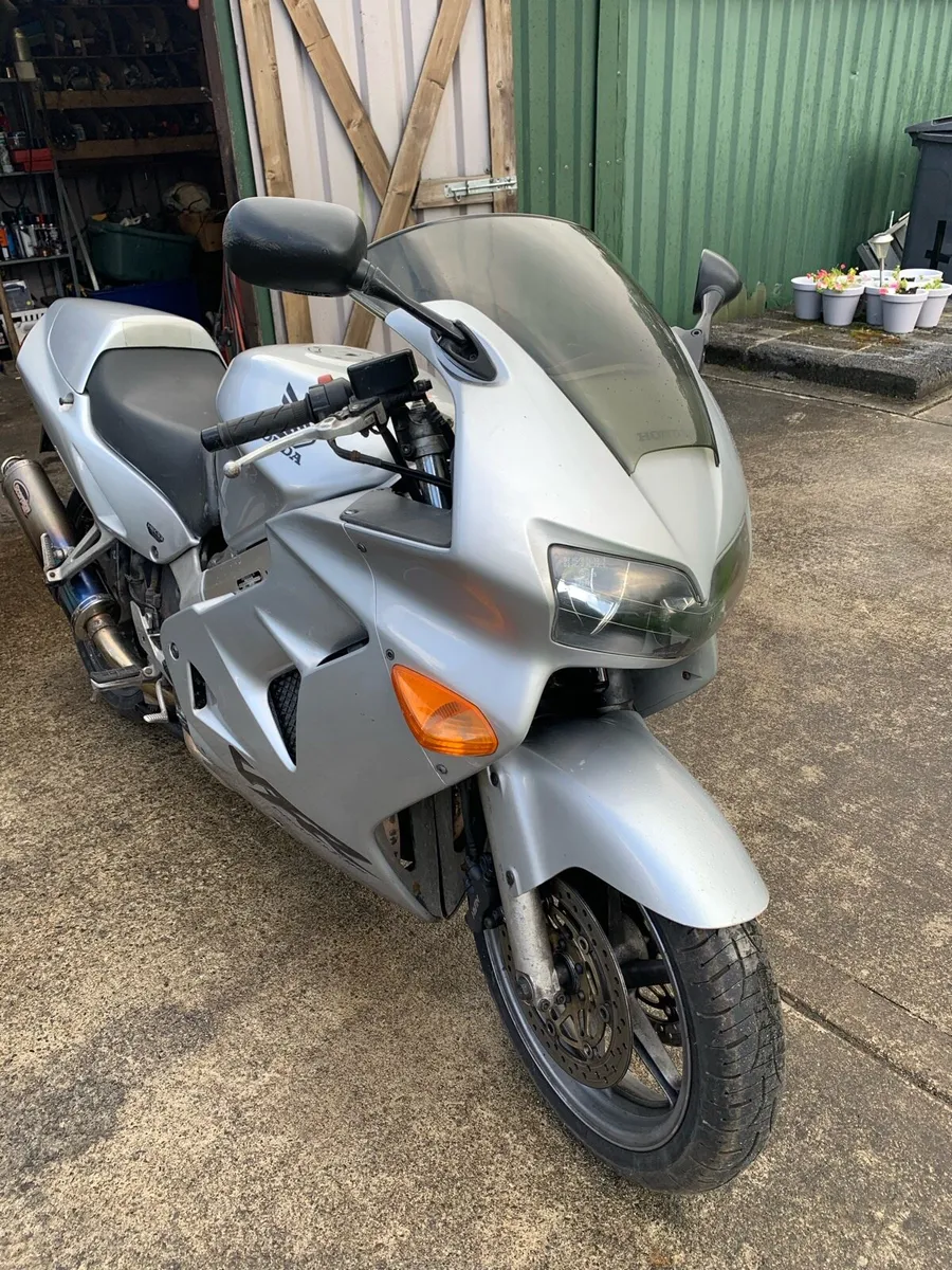 Honda vfr800 - Image 3